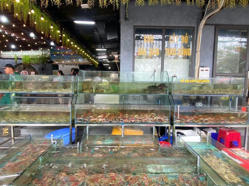 Seafood buffet restaurant in Cat Ba 9