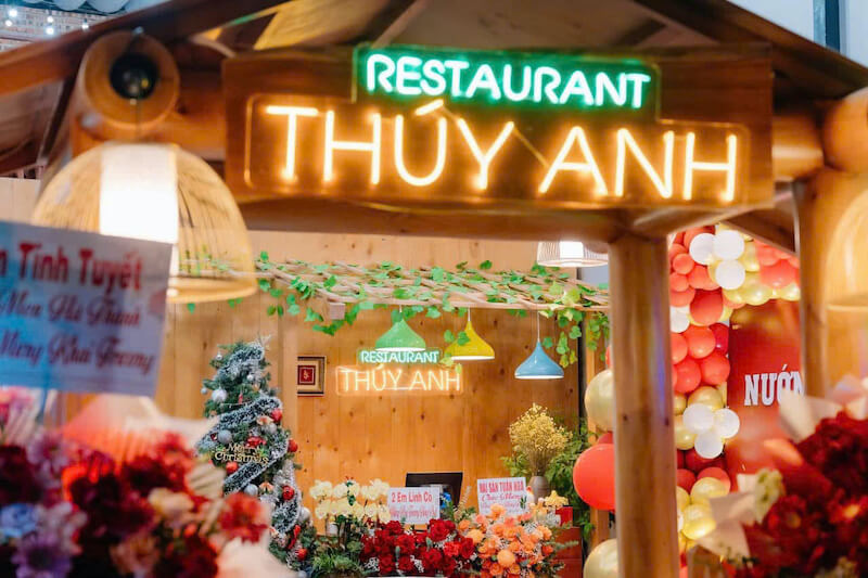 Seafood buffet restaurant in Cat Ba 15