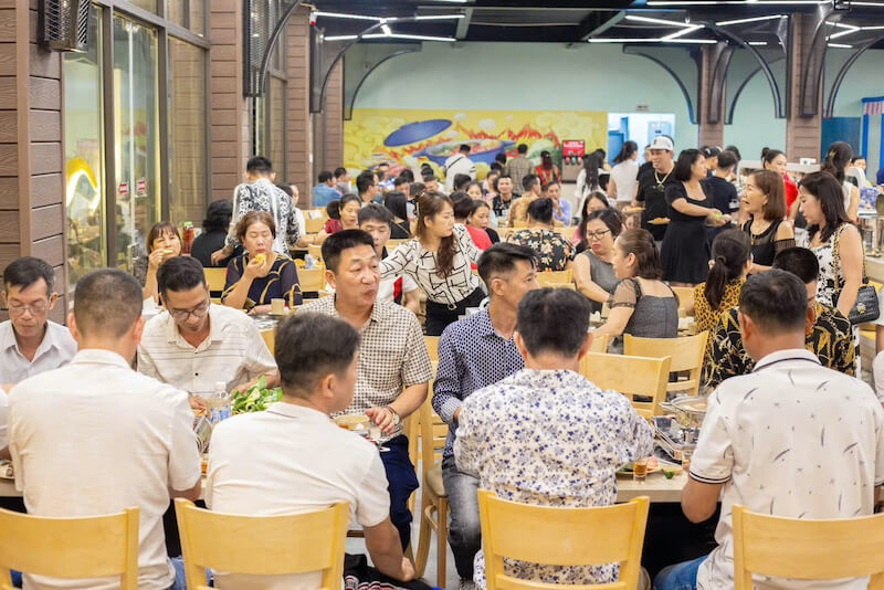 Seafood buffet restaurant in Cat Ba 19