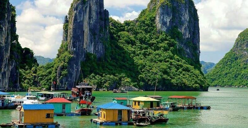 Cửa Vạn Floating village 1