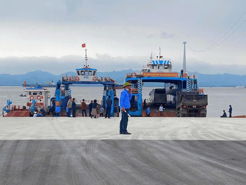 Dong Bai Ferry station 