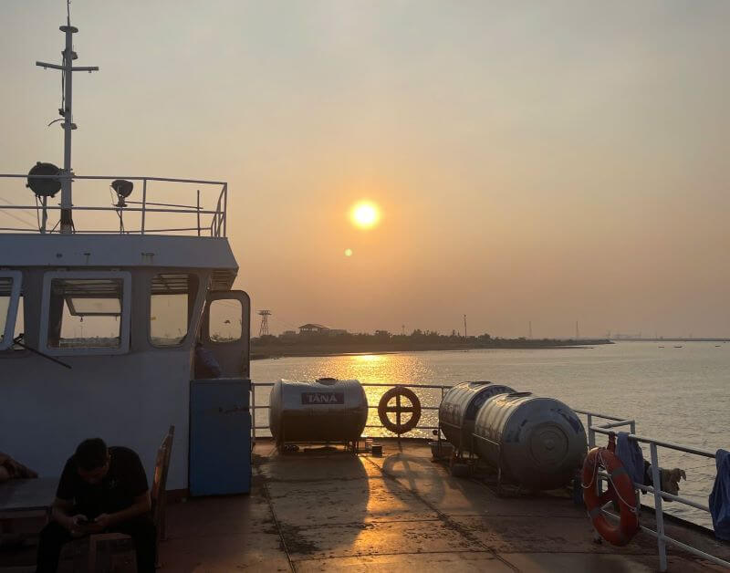 cat-ba-ferry.jpg