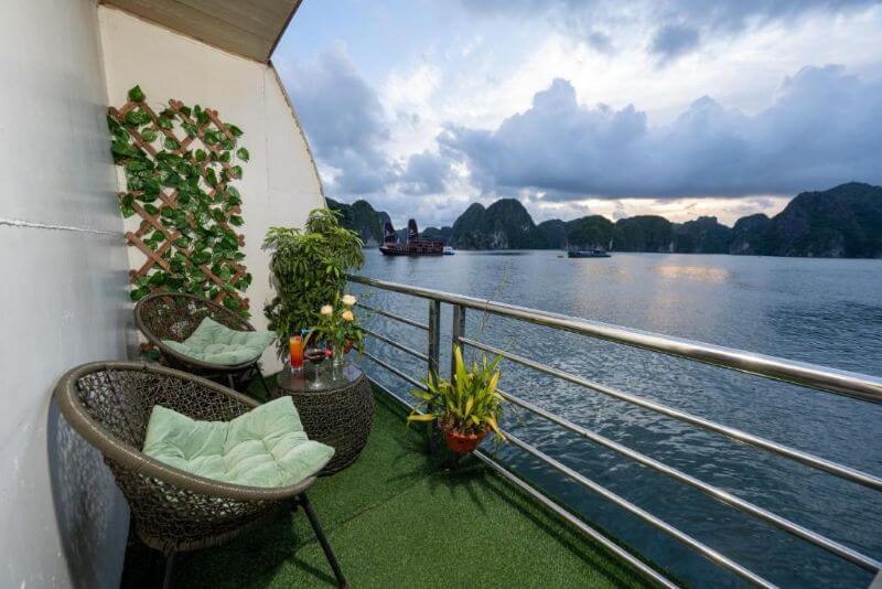 top-4-best-lan-ha-bay-overnight-cruises-from-cat-ba.jpg