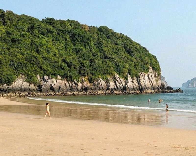 cat-co-1-beach-a-popular-cat-ba-spot-for-swimming-and-relaxing.jpg