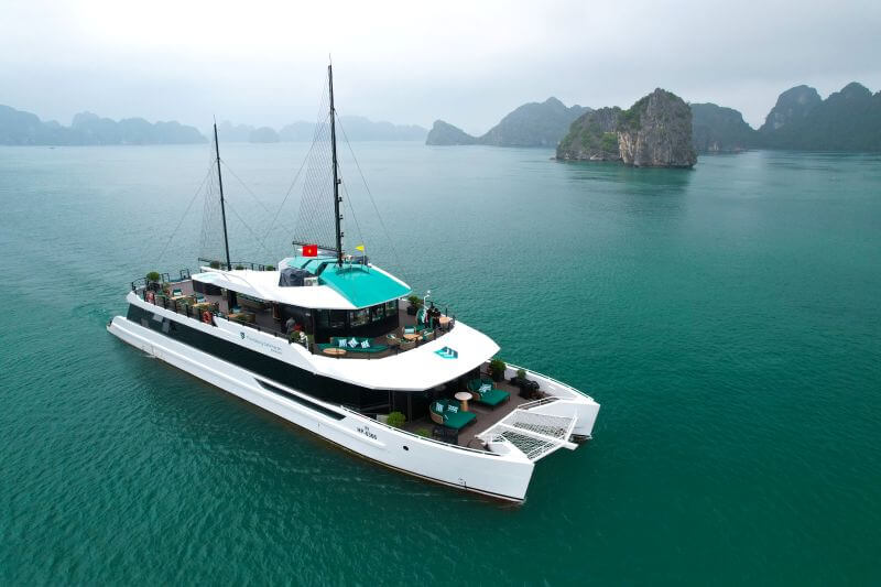 ha-long-catamaran-5-star-cruise-–-explore-lan-ha-bay-in-one-day.jpg
