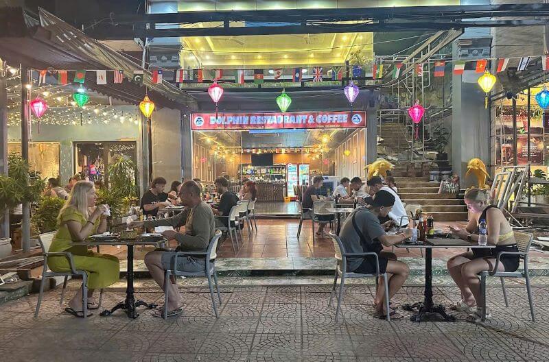 best-cafes-in-cat-ba-top-12-chill-spots-for-coffee-lovers.jpg