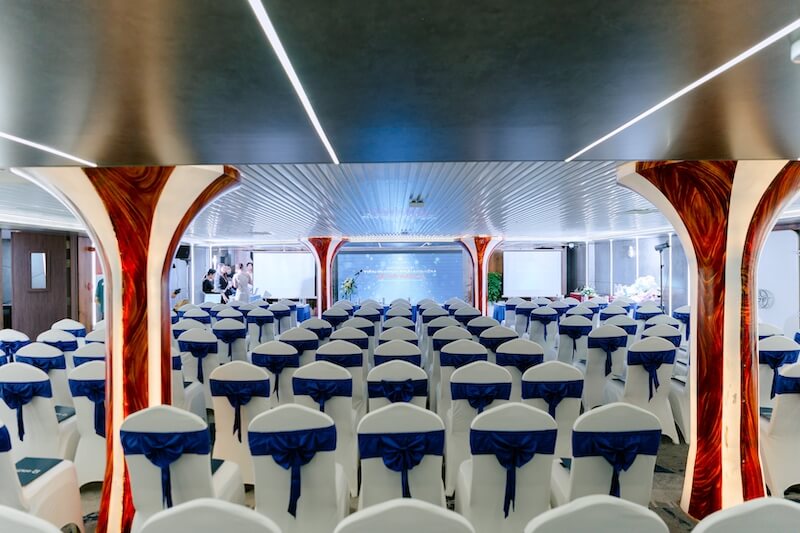 Dolphin Ha Long day cruise 17