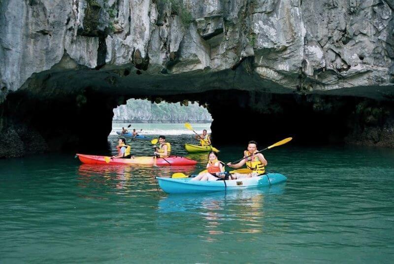 dark-and-bright-cave-ultimate-kayaking-guide-in-lan-ha-bay