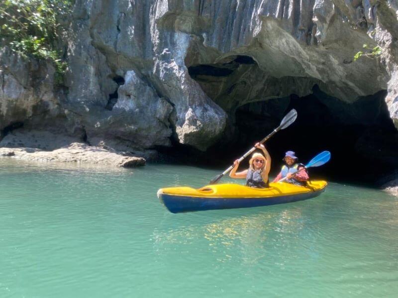 dark-and-bright-cave-ultimate-kayaking-guide-in-lan-ha-bay