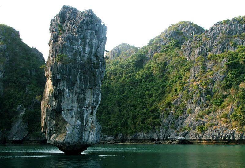 but-islet-pen-islet-in-lan-ha-bay-a-unique-limestone-wonder.jpg
