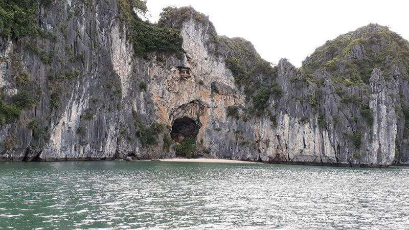 phu-long-cave-the-hidden-limestone-masterpiece-of-cat-ba-island.jpg