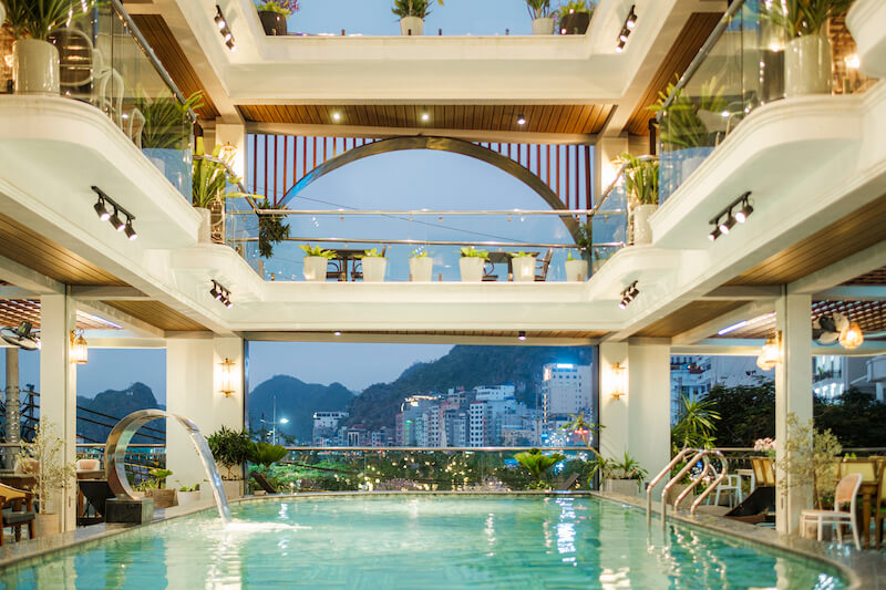 Roza Palace Cat Ba 1