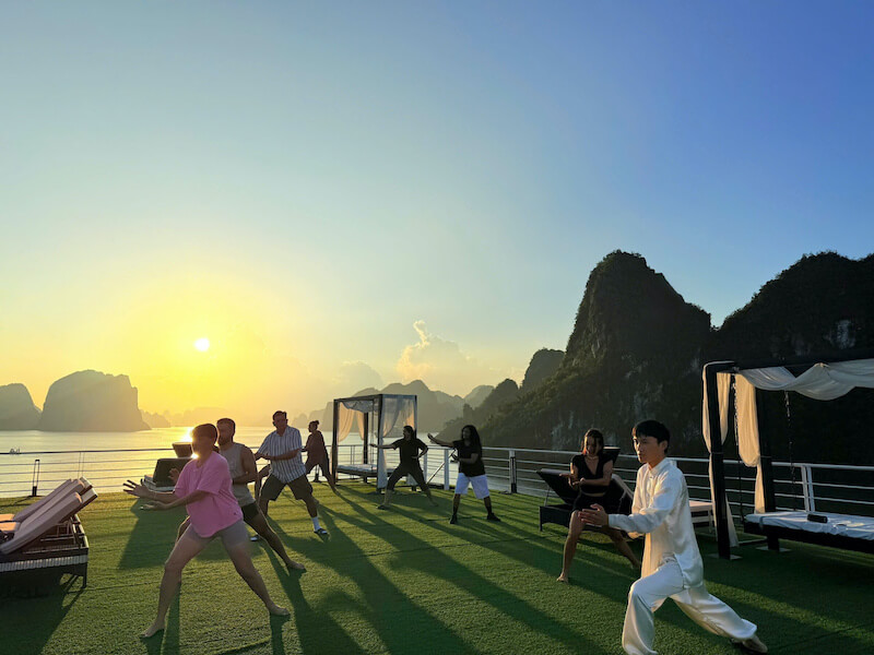 Sunrise on Lan Ha Bay 