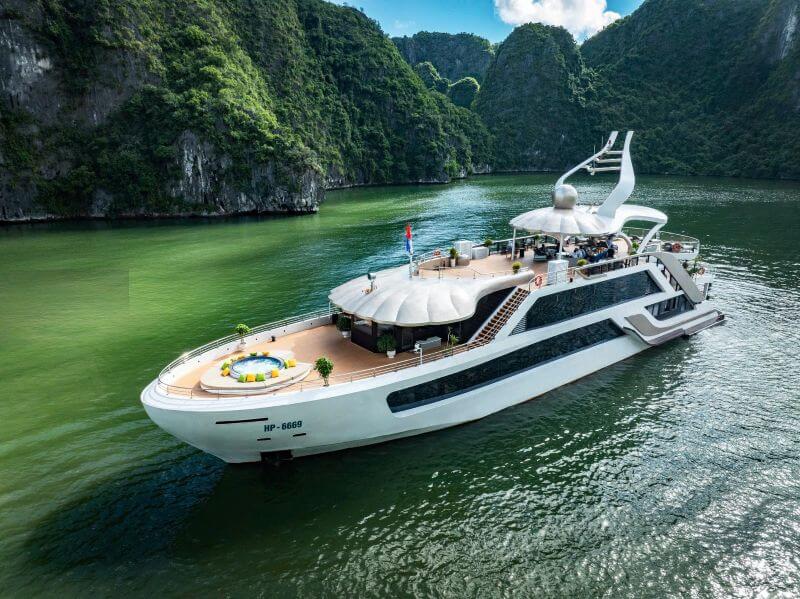 serenity-grandeur-6-star-cruise.jpg