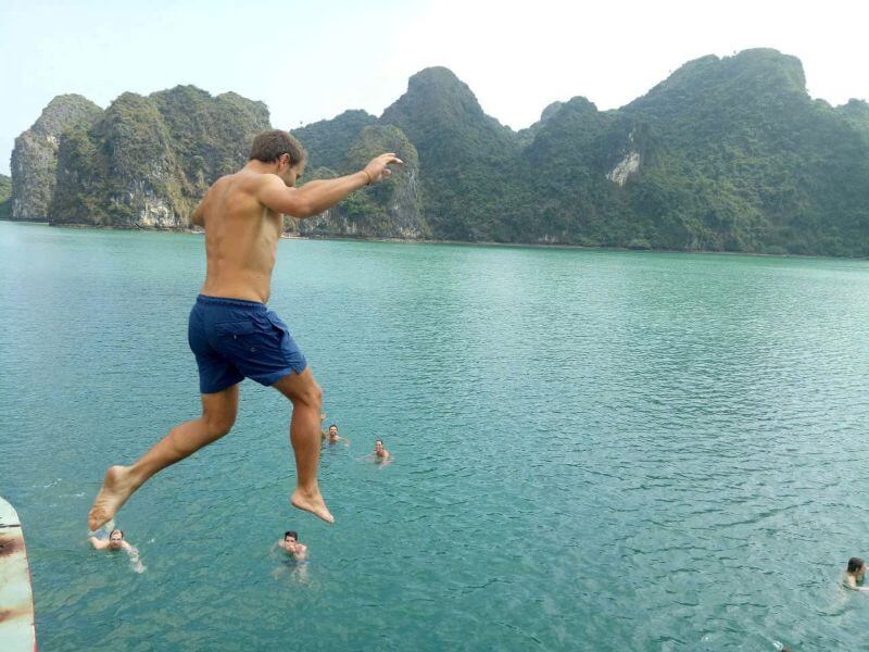 skyway-5-star-cruise-cat-ba-enjoy-a-luxurious-escape-on-the-bay.jpg
