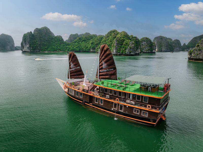 sunlight-boutique-3-stars-classic-overnight-cruise-on-lan-ha-bay.jpg