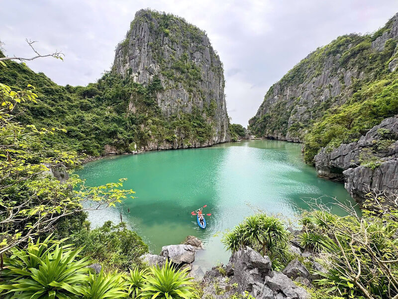 Lagoon on Dark & Bright cave area