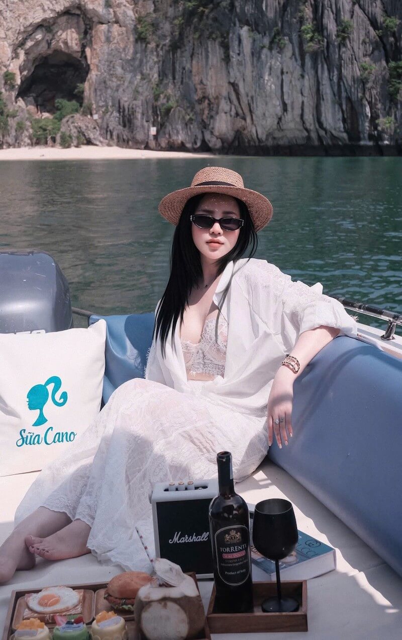 Speedboat tour on Lan Ha Bay 2