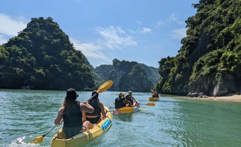 turtle-islet-in-lan-ha-bay-a-scenic-icon-of-cat-ba-island.jpg