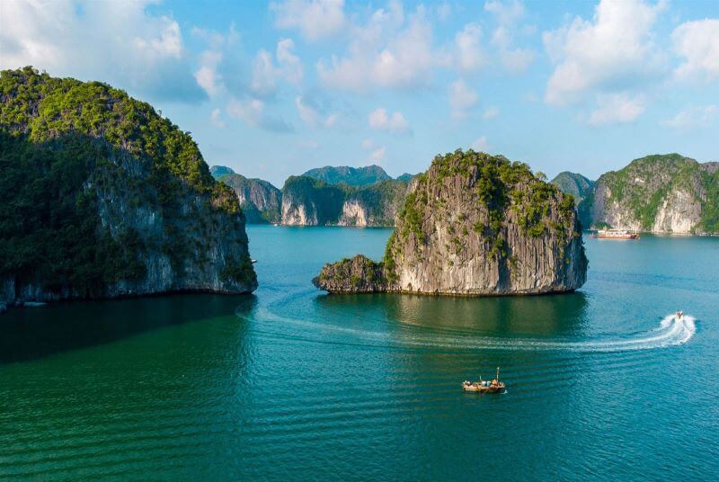 turtle-islet-in-lan-ha-bay-a-scenic-icon-of-cat-ba-island.jpg