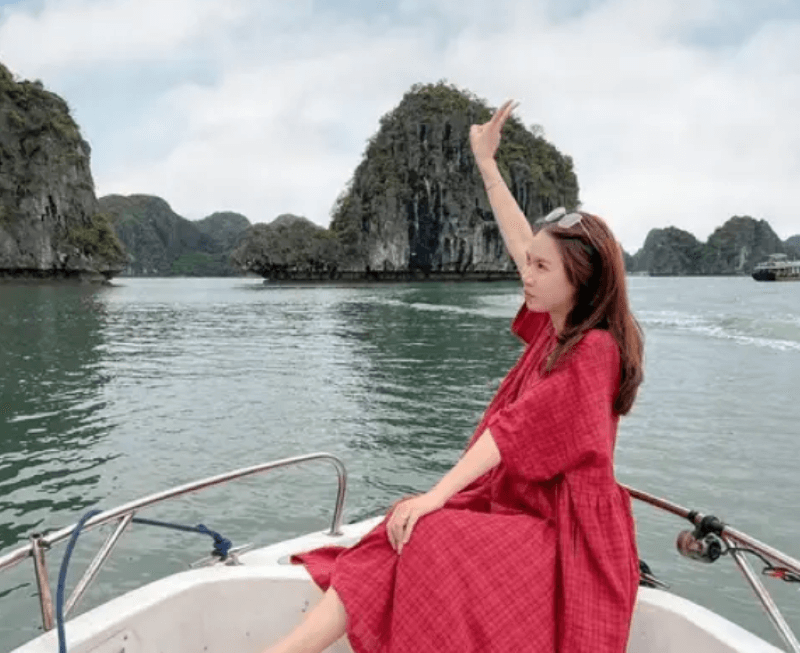 turtle-islet-in-lan-ha-bay-a-scenic-icon-of-cat-ba-island.jpg
