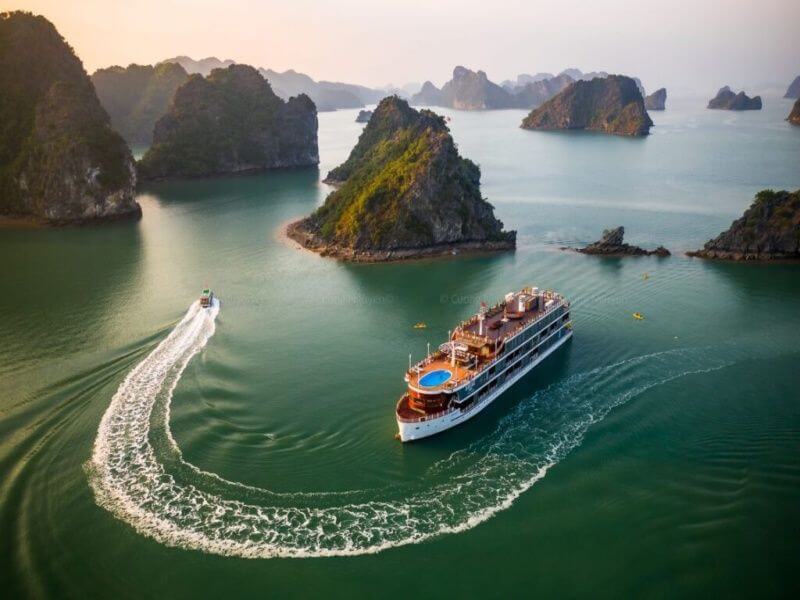 turtle-islet-in-lan-ha-bay-a-scenic-icon-of-cat-ba-island.jpg
