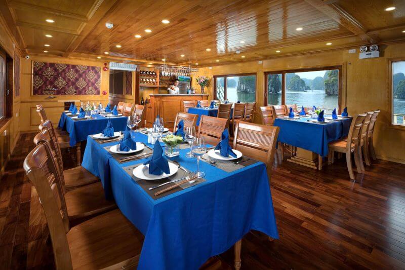 venezia-cruise-3-star-overnight-journey-in-halong-and-lan-ha-bay.jpg