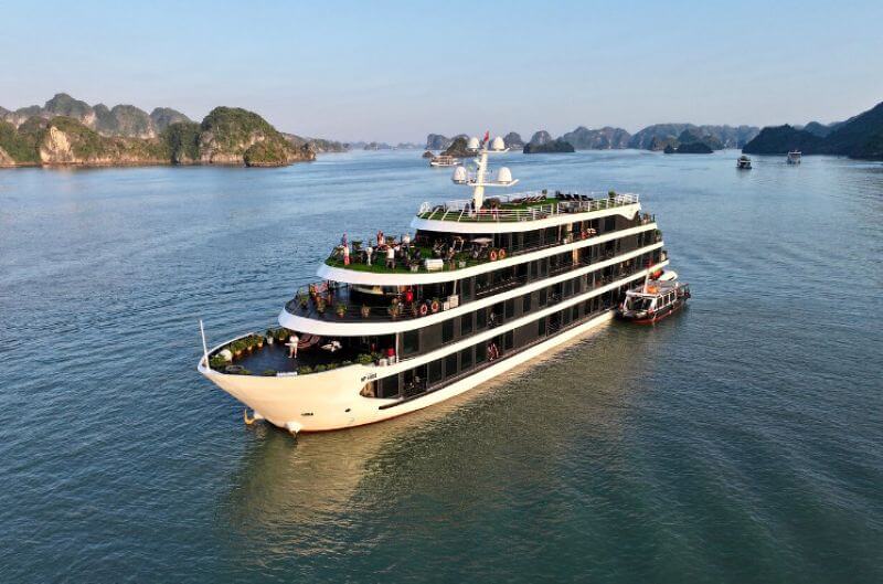 venus-overnight-cruise-5-star-elegant-journey-on-lan-ha-bay.jpg