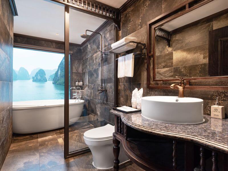venus-overnight-cruise-5-star-elegant-journey-on-lan-ha-bay.jpg