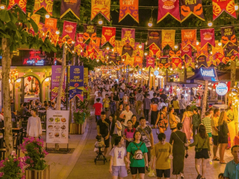 vuifest-beach-night-market-–-where-cat-ba-comes-alive.jpg