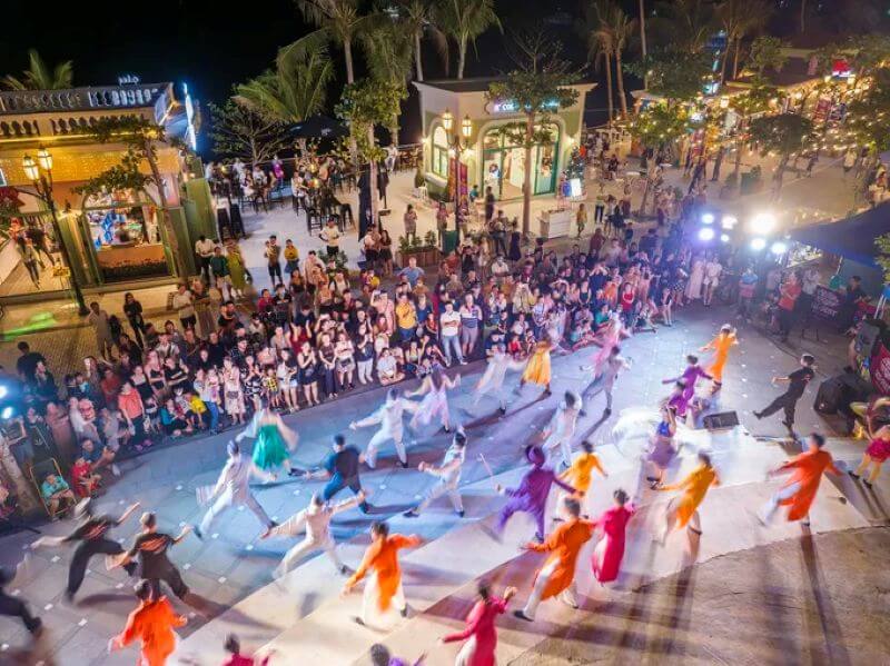 vuifest-beach-night-market-–-where-cat-ba-comes-alive.jpg