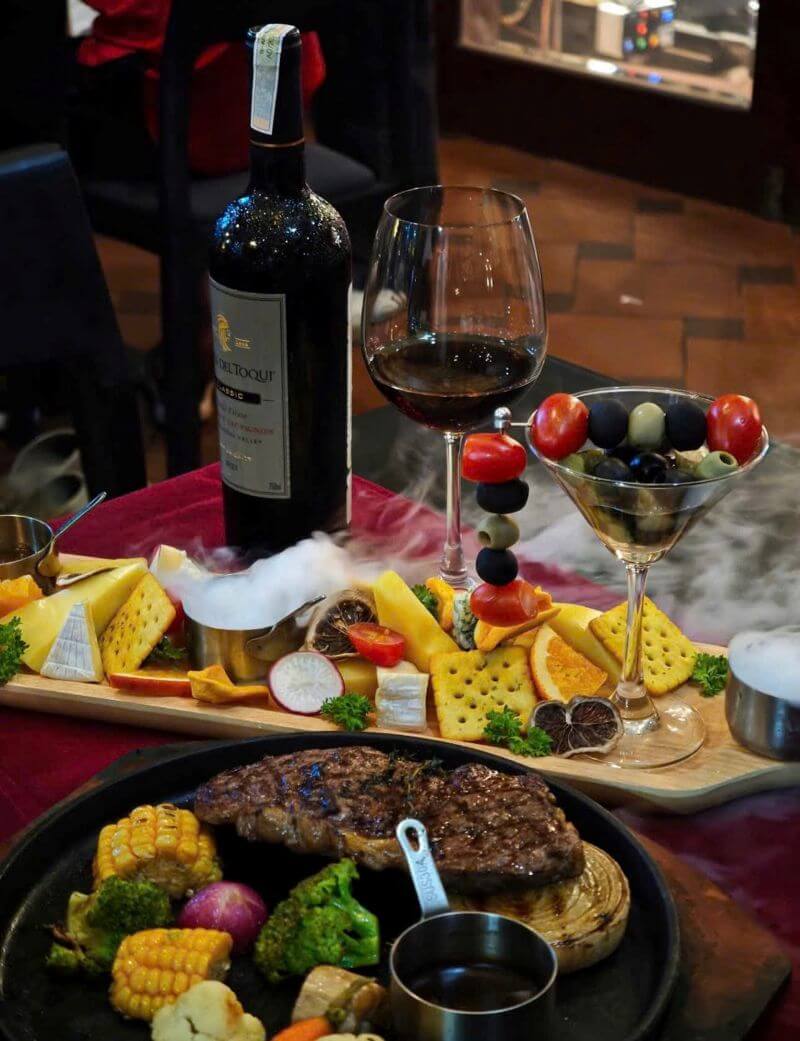 western-restaurants-in-cat-ba-7-must-try-spots.jpg