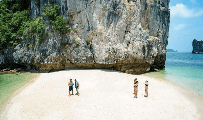 Ba Trai Dao Beach