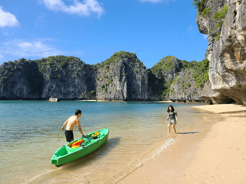 Ba Trai Dao Beach Area