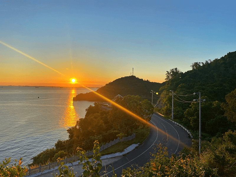 Cat Ba coastal road 