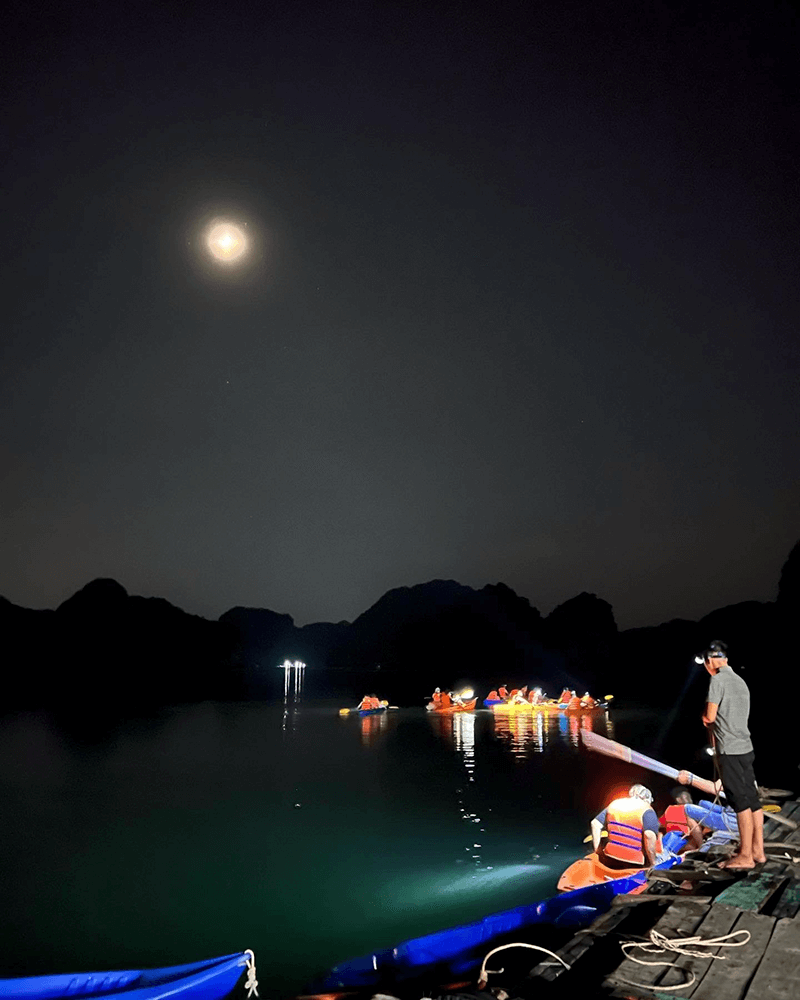 Do night kayaking to explore Lan Ha Bay